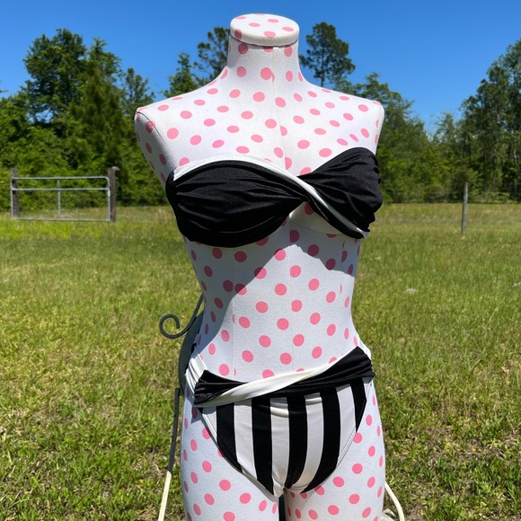 2/$40 Vintage Bikini Set - Picture 1 of 11